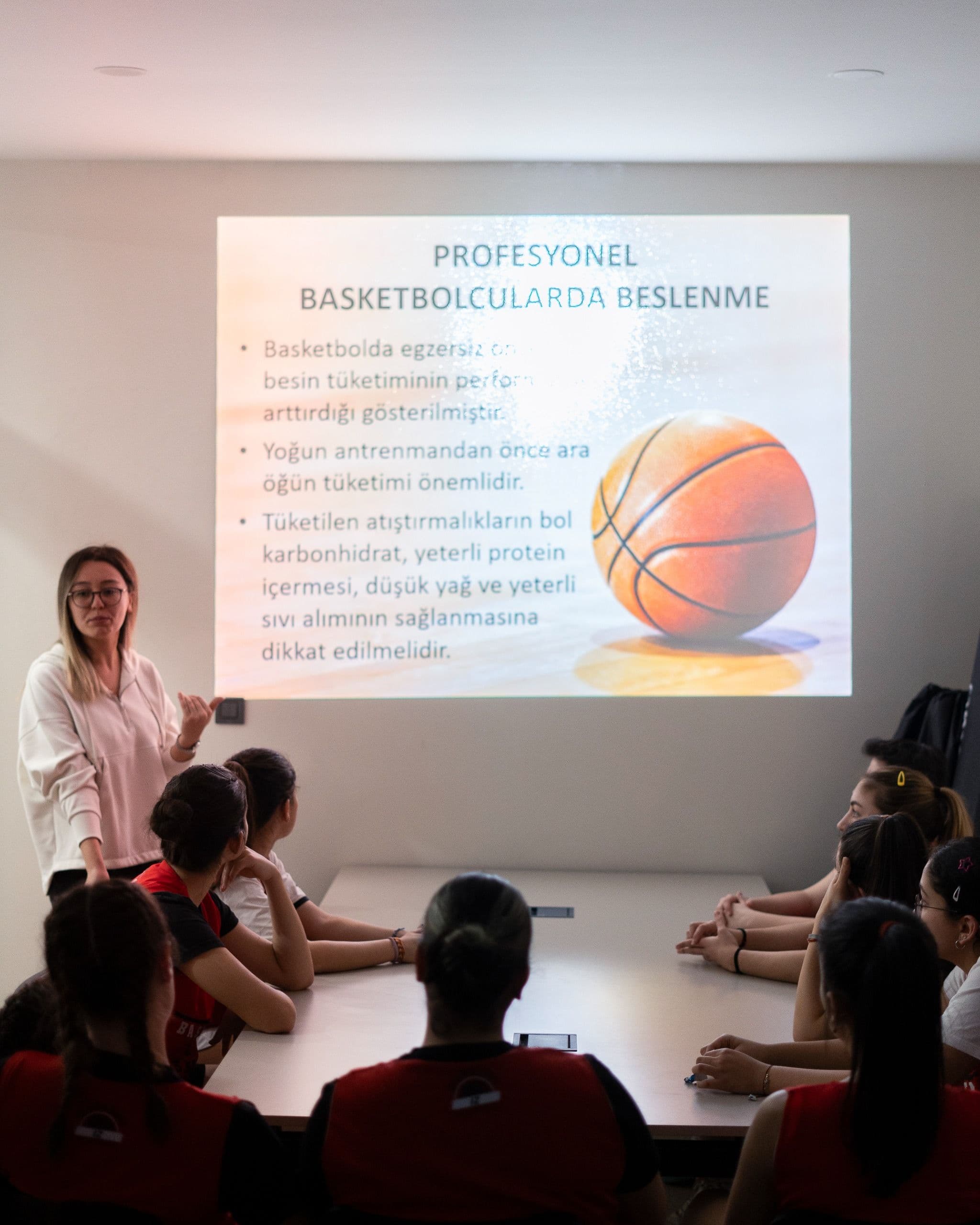 Profesyonel Basketbolcularda Beslenme: Performansı Artırmanın Anahtarı